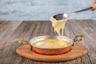 Muhlama, peynirli mısır lapası. Türk mutfağı. Kuymak - Guymak - Yaglas.