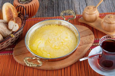 Muhlama, peynirli mısır lapası. Türk mutfağı. Kuymak - Guymak - Yaglas.