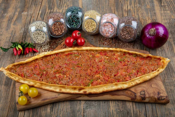 Türkische Pide Mit Hackfleisch Kiymali Pide Traditionelle Türkische Küche Türkische — Stockfoto