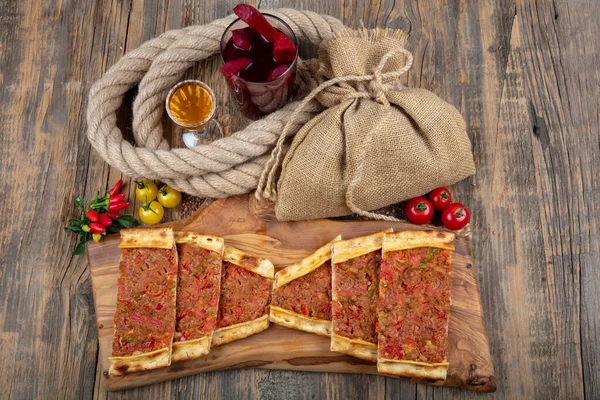 Turecký Pide Mletým Masem Kiymali Pide Tradiční Turecká Kuchyně Turecká — Stock fotografie
