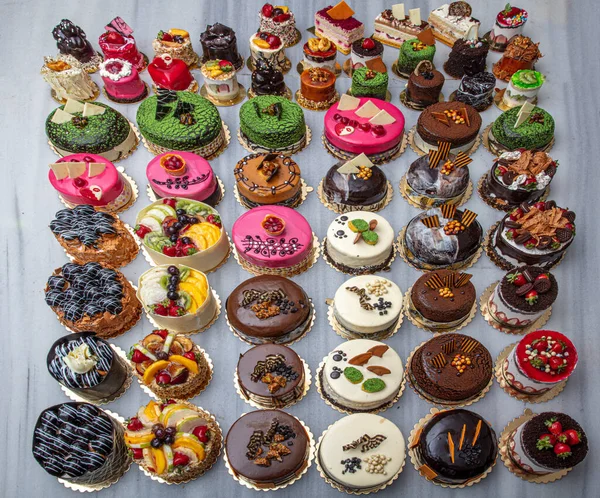 Pastelería Con Selección Crema Tarta Frutas Coloridos Pasteles Hermosos Que —  Fotos de Stock