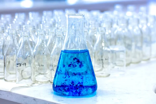 Solución Azul Azul Metileno Erlenmeyer Experimentos Laboratorio Química — Foto de Stock
