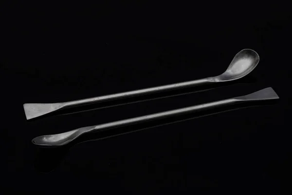 Spatula Spoon Metal Laboratory Equipment Ments 实验室水泡和实验室用微创试剂实验室取样 — 图库照片