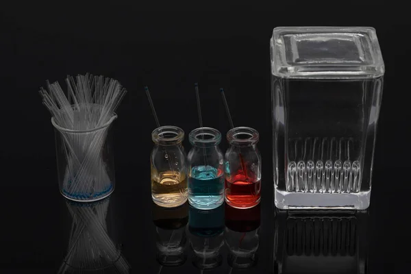 薄层色谱设备包括罐 毛细管和化合物 Tlc法测定化验室中化合物的纯度 — 图库照片