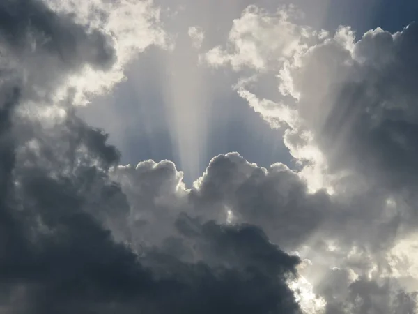 Céu Céu Dramáticos Com Raios Sol — Fotografia de Stock