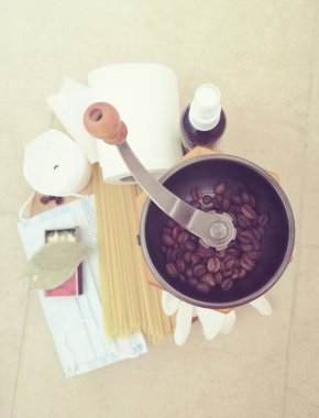 Doğal afetler gibi acil durumlarda kullanışlı nesneler kopya alanı ile üst görünüm.