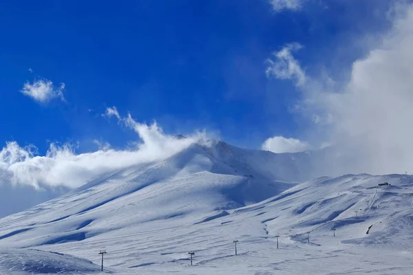 Kayseri Erciyes / Turkey. Türkiye 'de popüler bir kayak merkezi. Erciyes Dağı. Kış mevsiminden bir manzara.
