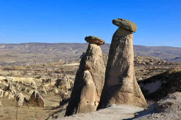 Muhteşem Kapadokya Vadisi volkanik tuff 'lardan oluşmuş kayalık yapısıyla. Nevsehir, Türkiye