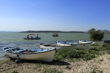 Bursa, Türkiye - 01 Temmuz 2018: Ulubatl Gölü kıyılarından manzara.