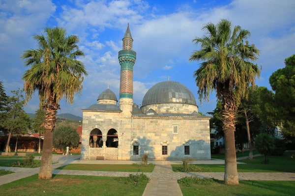 Meşhur Yeşil Cami, tarihi Iznik şehrinde. Bursa, Türkiye. Osmanlı mimarisinin ilk örneklerinden biridir. İnşaat yılı 1391..