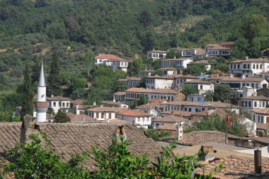Sirince Köyü, İzmir - Türkiye. Yüksek bir tepede geçen tarihi ve büyüleyici sessiz bir köy..