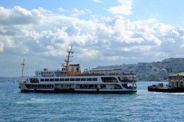 İstanbul, Eminonu / Türkiye - 11 Temmuz 2019; İstanbul Boğazı 'nda yolcu feribotu.