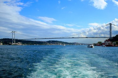İstanbul Boğaz Köprüsü. İstanbul Boğazı 'nın açık hava manzarası.