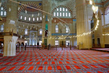 Selimiye Camii, Edirne, Türkiye - 4 Nisan 2018: Selimiye camisi Osmanlı-Türk sanat ve dünya mimarisi tarihinin başyapıtlarından biridir. (1575 'te inşa edildi) İçeriden bir manzara.