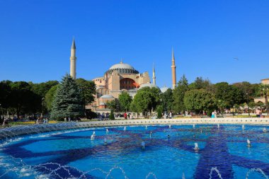 İstanbul, Türkiye - 06 Temmuz 2018: Ayasofya Camii, Müze. İstanbul 'daki Doğu Roma İmparatorluğu' nun 916 yıl boyunca kilise ve 482 yıl boyunca cami olarak kullanılan en büyük kilisesidir..