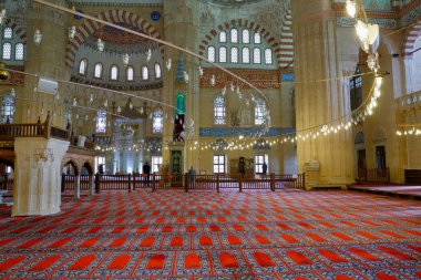 Selimiye Camii, Edirne, Türkiye - 4 Nisan 2018: Selimiye camisi Osmanlı-Türk sanat ve dünya mimarisi tarihinin başyapıtlarından biridir. (1575 'te inşa edildi) İçeriden bir manzara.