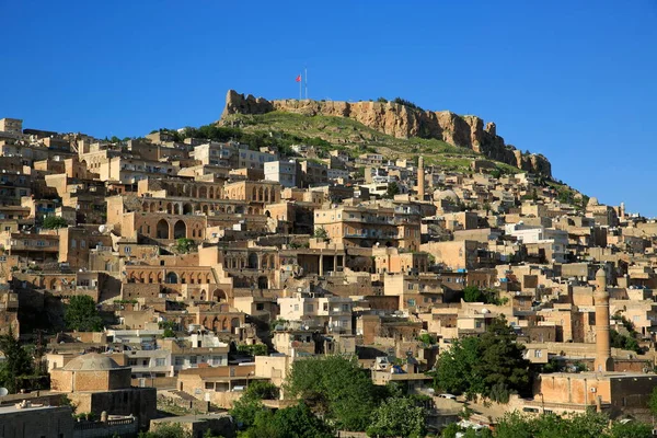 Tarihi şehir Mardin. Türkiye - Taştan evlerle eski Mardin manzarası.