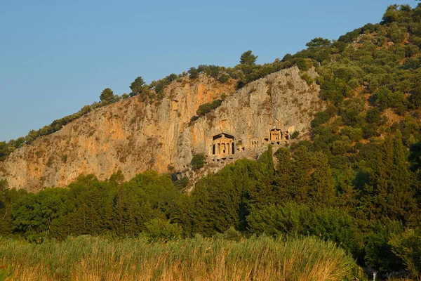 Знаменитые Царские Гробницы Кауноса Turkey Dozens Tombs Carved Rocks Dalyan — стоковое фото