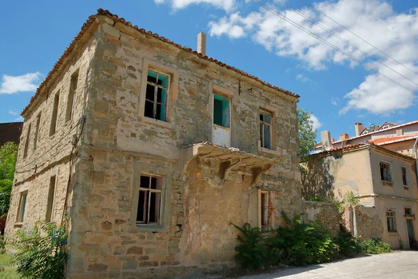 Casa Abandonada Muy Vieja Arruinada —  Fotos de Stock