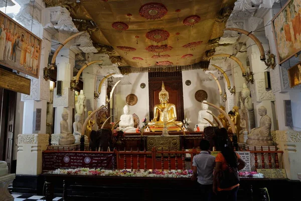 Kandy Sri Lanka Abril 2016 Templo Del Diente Sagrado Este — Foto de Stock