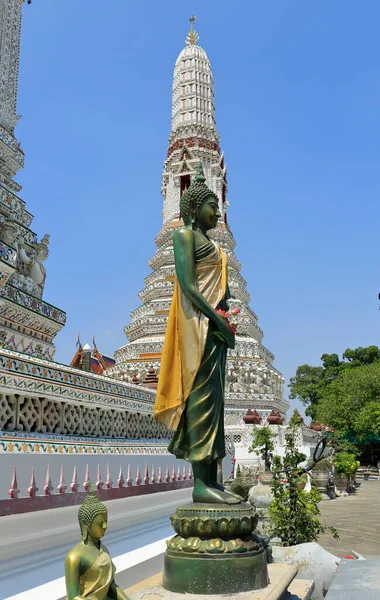 华府佛寺 泰国曼谷 寺庙里的每一个细节都装饰着非凡的装饰 受到了所有游客的赞赏 — 图库照片