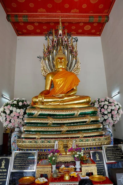 华府佛寺 泰国曼谷 寺庙里的每一个细节都装饰着非凡的装饰 受到了所有游客的赞赏 — 图库照片