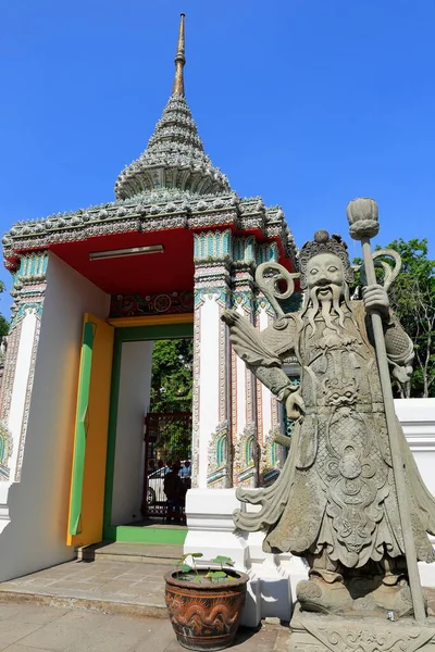 华府佛寺 泰国曼谷 寺庙里的每一个细节都装饰着非凡的装饰 受到了所有游客的赞赏 — 图库照片