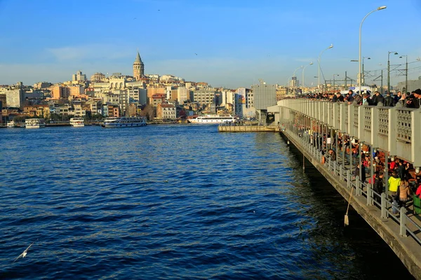 Estambul Turquía Febrero 2017 Puente Histórico Galata Una Vista Desde —  Fotos de Stock