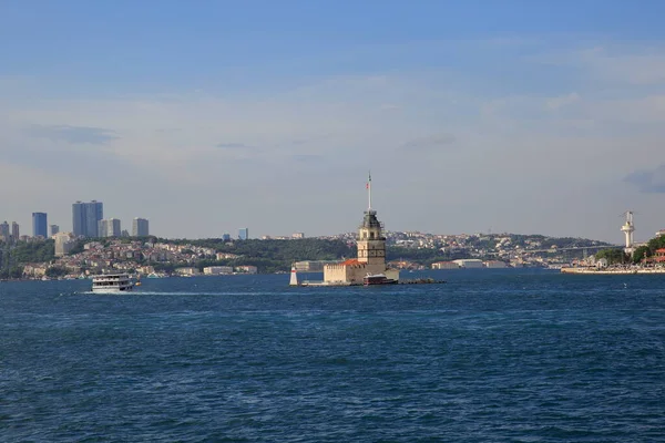 Вид Девичью Башню Ясным Небом Входа Босфор Стамбул Турция — стоковое фото