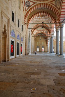 Tarihi Selimiye Camii 'nin iç avlusundan bir manzara. Unesco Dünya Mirasları Listesi 'nde yer alıyor. 1575 'te yapılmış. Edirne, Türkiye