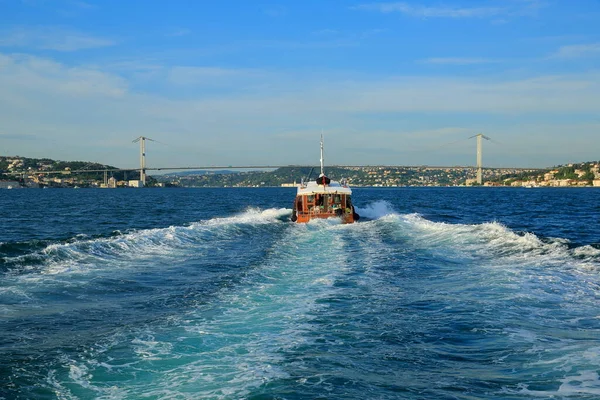 Панорамный Вид Босфор Город Ясный День Мост Босфор Сзади Стамбул — стоковое фото