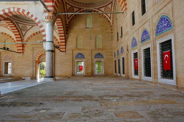从历史上的Selimiye清真寺的内院观看 它被列入联合国世界遗产名录 建于1575年 土耳其埃迪尔内 — 图库照片