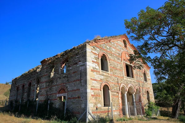 Tarihi Germiyan Kilisesi 'nin kalıntıları. 1836 'da Rum Ortodoks için inşa edildi. 1923 'ten sonraki yıllarda kullanılmamış. Silivri Türkiye