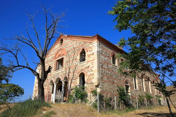 Tarihi Germiyan Kilisesi 'nin kalıntıları. 1836 'da Rum Ortodoks için inşa edildi. 1923 'ten sonraki yıllarda kullanılmamış. Silivri Türkiye