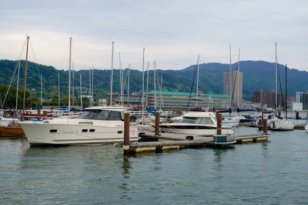 Otsu, Japonya 'daki Biwa Gölü manzarası.