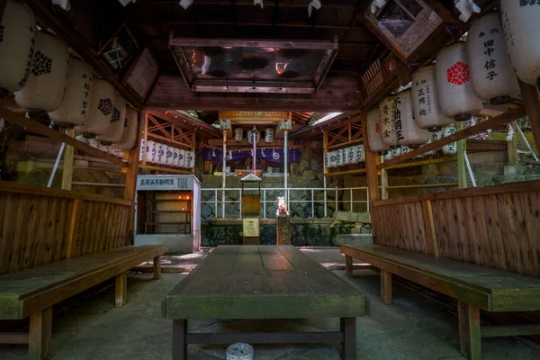 日本の神社の看板やランプに翻訳 — ストック写真