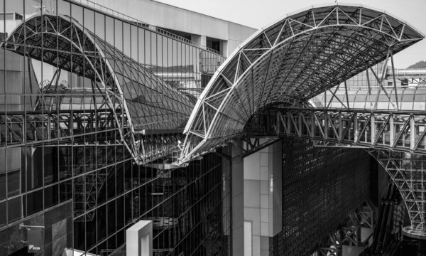 квадратные паттеры внутри станции Киото
. 