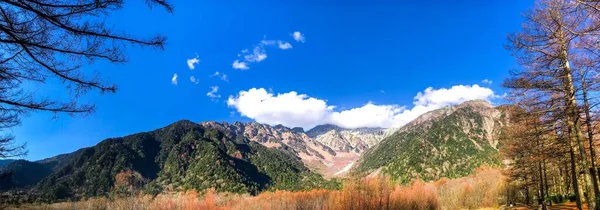 秋日在日本神户国家公园 山水秀丽 蓝天背景清澈 — 图库照片