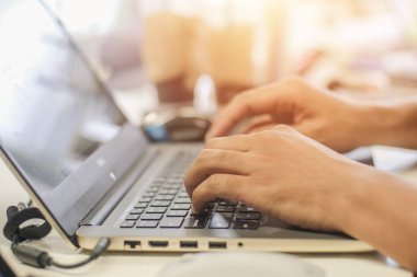 Bir demet Yıldız Bektaşi üzümü meyvesi. Phyllanthus acidus, Otaheite Bektaşi üzümü olarak bilinir.