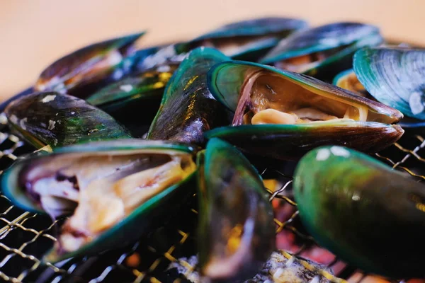 Close Fresh Raw Mussel Charcoal Grill Dipping Thai Style Seafood — Stock Photo, Image