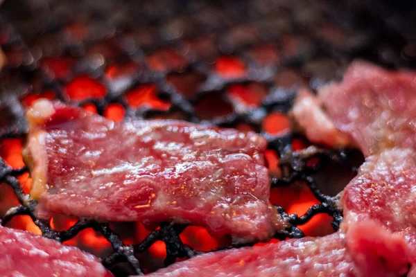 Macro Close Shot Raw Beef Sliced Charcoal Grill Japanese Style — Stock Photo, Image