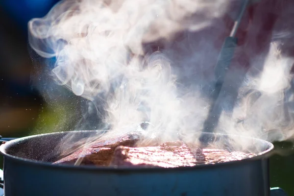 Close Carne Suculenta Fresca Panela Ferro Quente Fumaça — Fotografia de Stock