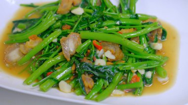 Bir demet Yıldız Bektaşi üzümü meyvesi. Phyllanthus acidus, Otaheite Bektaşi üzümü olarak bilinir.