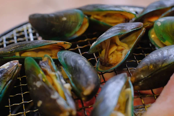 Frutti Mare Cucinati All Aperto Cozze Alla Griglia Sulla Griglia — Foto Stock