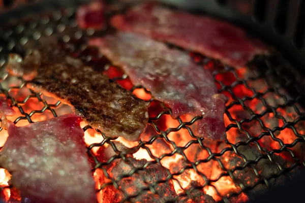 Makró Közeli Felvétel Japán Stílusú Grill Szeletelt Marhahús Faszén Grill — Stock Fotó