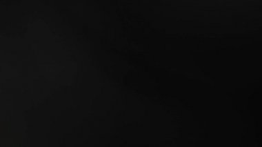 Optik mercek patlaması, ışık sızıntısı, ışık sızıntısı, doğal lamba ışığı efekti, Light Horizon, ışık titreşimleri ve parıltı, karanlık arka planda güzel bir ışık sızıntısı, gerçek mercek parlaması gürültü ve tahıl ile.