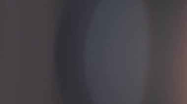 Optik mercek patlaması, ışık sızıntısı, ışık sızıntısı, doğal lamba ışığı efekti, Light Horizon, ışık titreşimleri ve parıltı, karanlık arka planda güzel bir ışık sızıntısı, gerçek mercek parlaması gürültü ve tahıl ile.