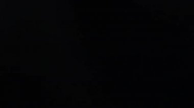 Optik mercek patlaması, ışık sızıntısı, ışık sızıntısı, doğal lamba ışığı efekti, Light Horizon, ışık titreşimleri ve parıltı, karanlık arka planda güzel bir ışık sızıntısı, gerçek mercek parlaması gürültü ve tahıl ile.