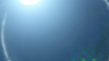 Optik mercek patlaması, ışık sızıntısı, ışık sızıntısı, doğal lamba ışığı efekti, Light Horizon, ışık titreşimleri ve parıltı, karanlık arka planda güzel bir ışık sızıntısı, gerçek mercek parlaması gürültü ve tahıl ile.