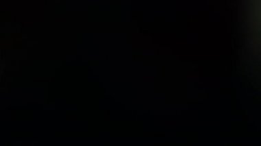 Optik mercek patlaması, ışık sızıntısı, ışık sızıntısı, doğal lamba ışığı efekti, Light Horizon, ışık titreşimleri ve parıltı, karanlık arka planda güzel bir ışık sızıntısı, gerçek mercek parlaması gürültü ve tahıl ile.